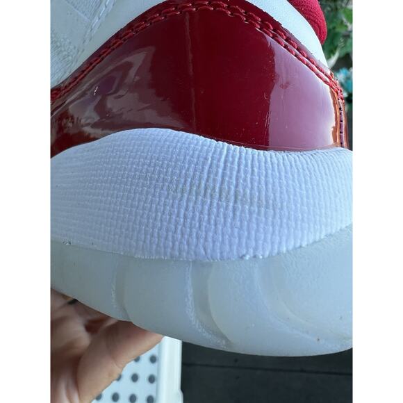 DS Air Jordan 11 Varsity Red Cherry 2022 US Youth Size 6.5 Football performance - Picture 13 of 13